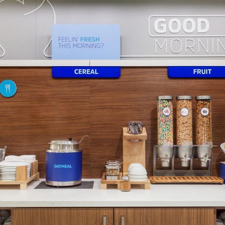 Holiday Inn Express & Suites - Порт Елгин Екстериор снимка