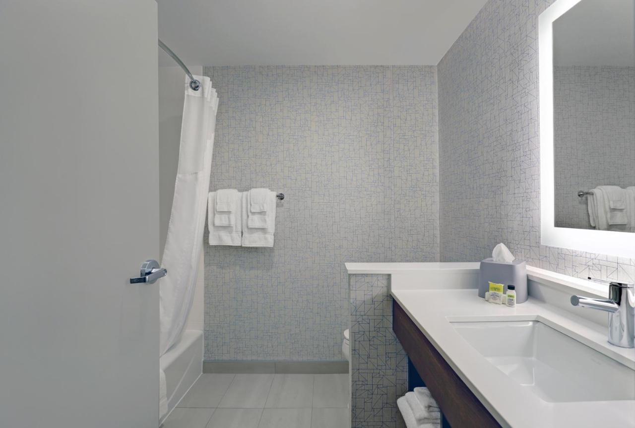 Holiday Inn Express & Suites - Порт Елгин Екстериор снимка