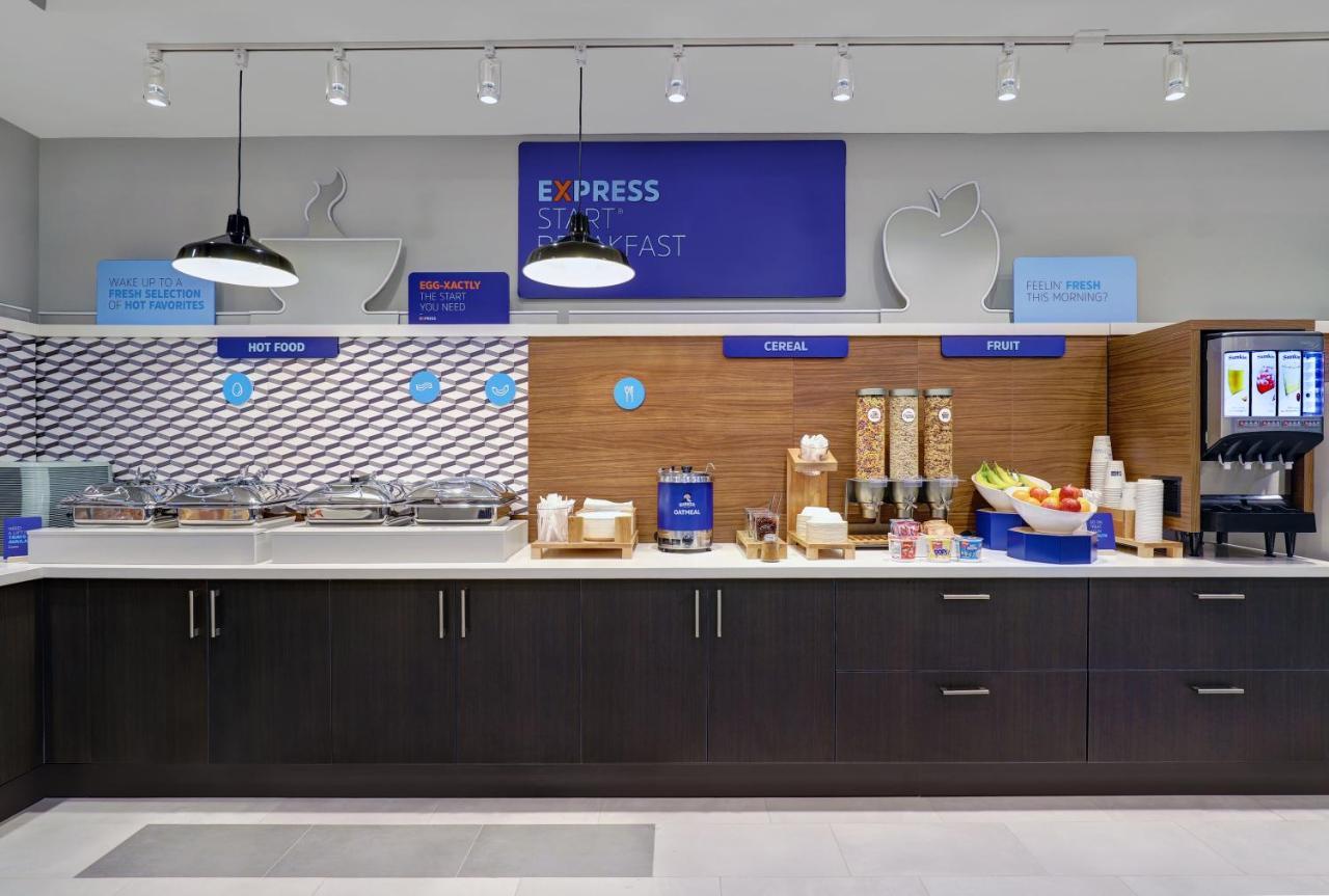 Holiday Inn Express & Suites - Порт Елгин Екстериор снимка