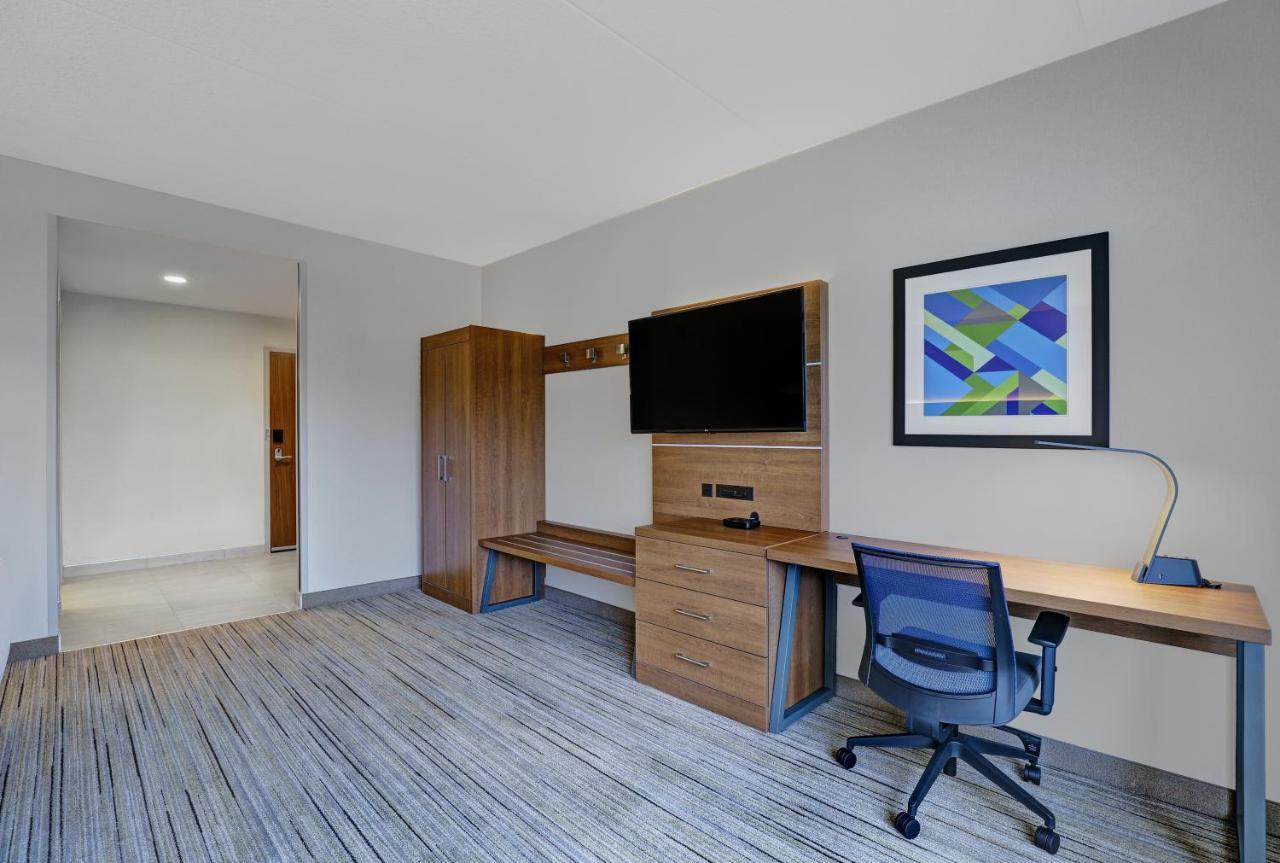 Holiday Inn Express & Suites - Порт Елгин Екстериор снимка