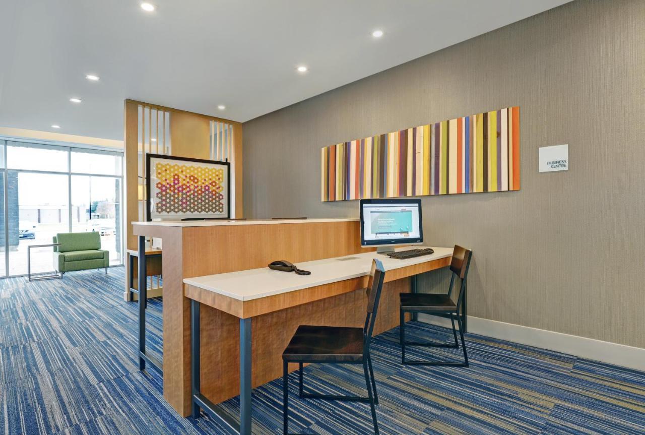 Holiday Inn Express & Suites - Порт Елгин Екстериор снимка