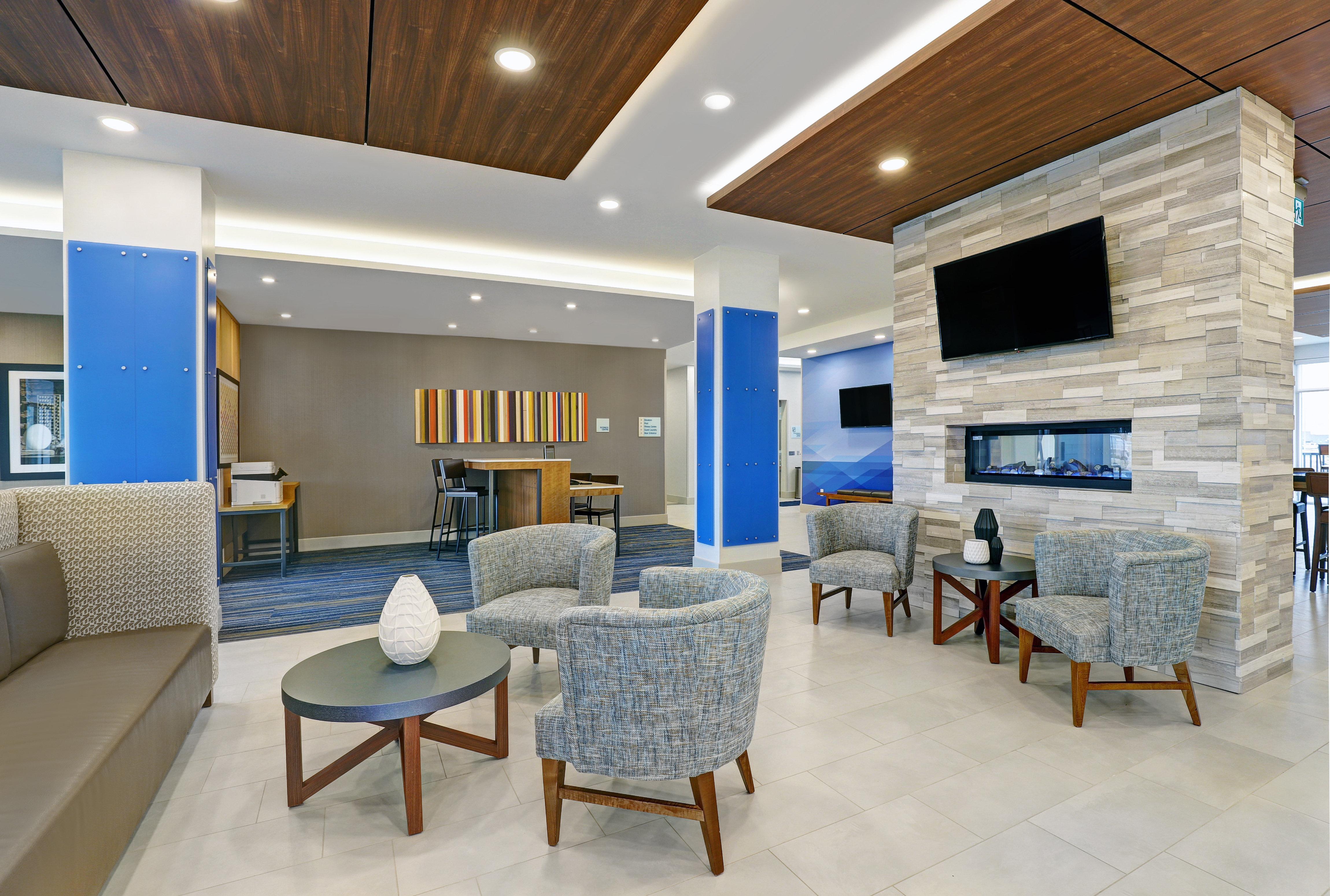 Holiday Inn Express & Suites - Порт Елгин Екстериор снимка