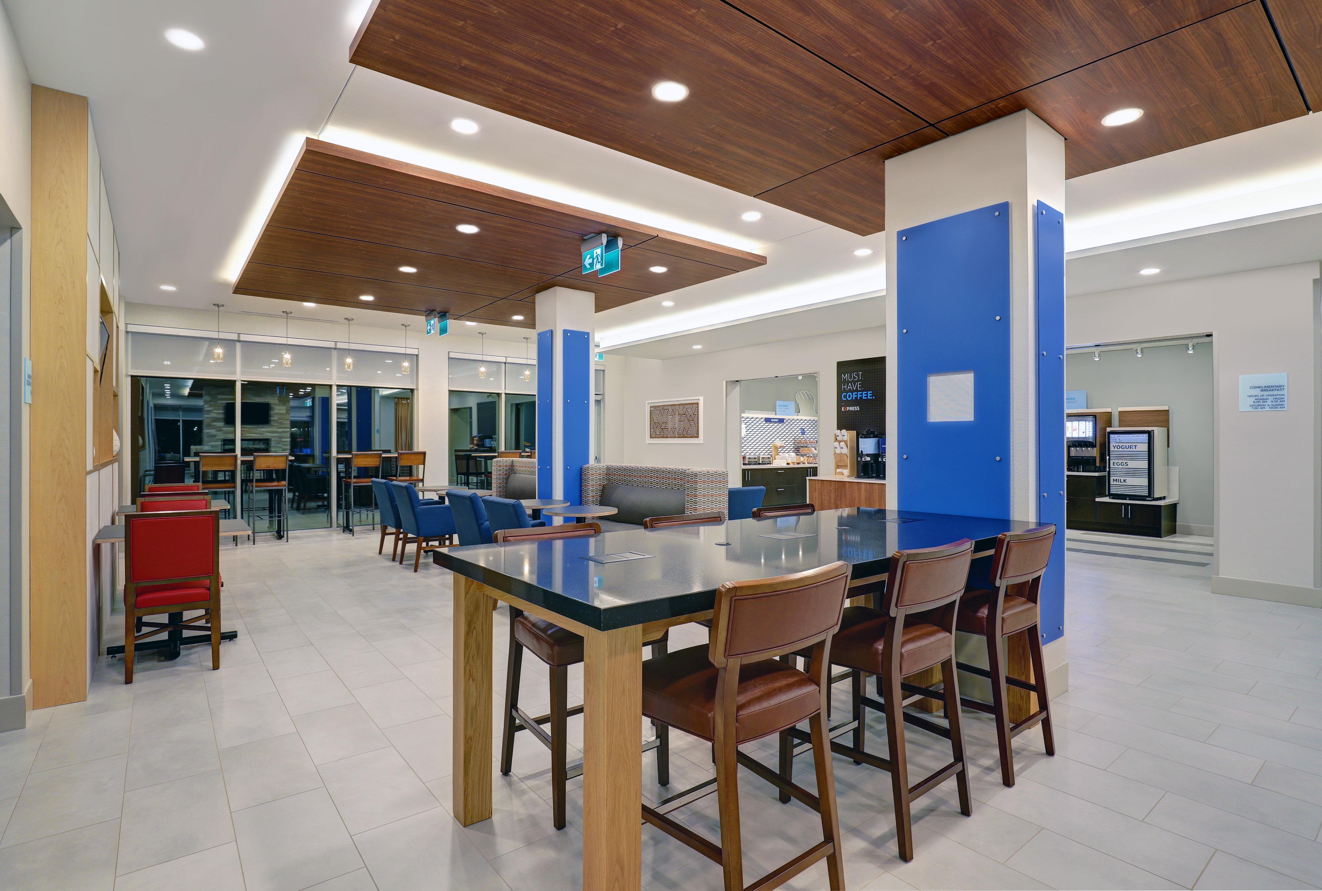 Holiday Inn Express & Suites - Порт Елгин Екстериор снимка