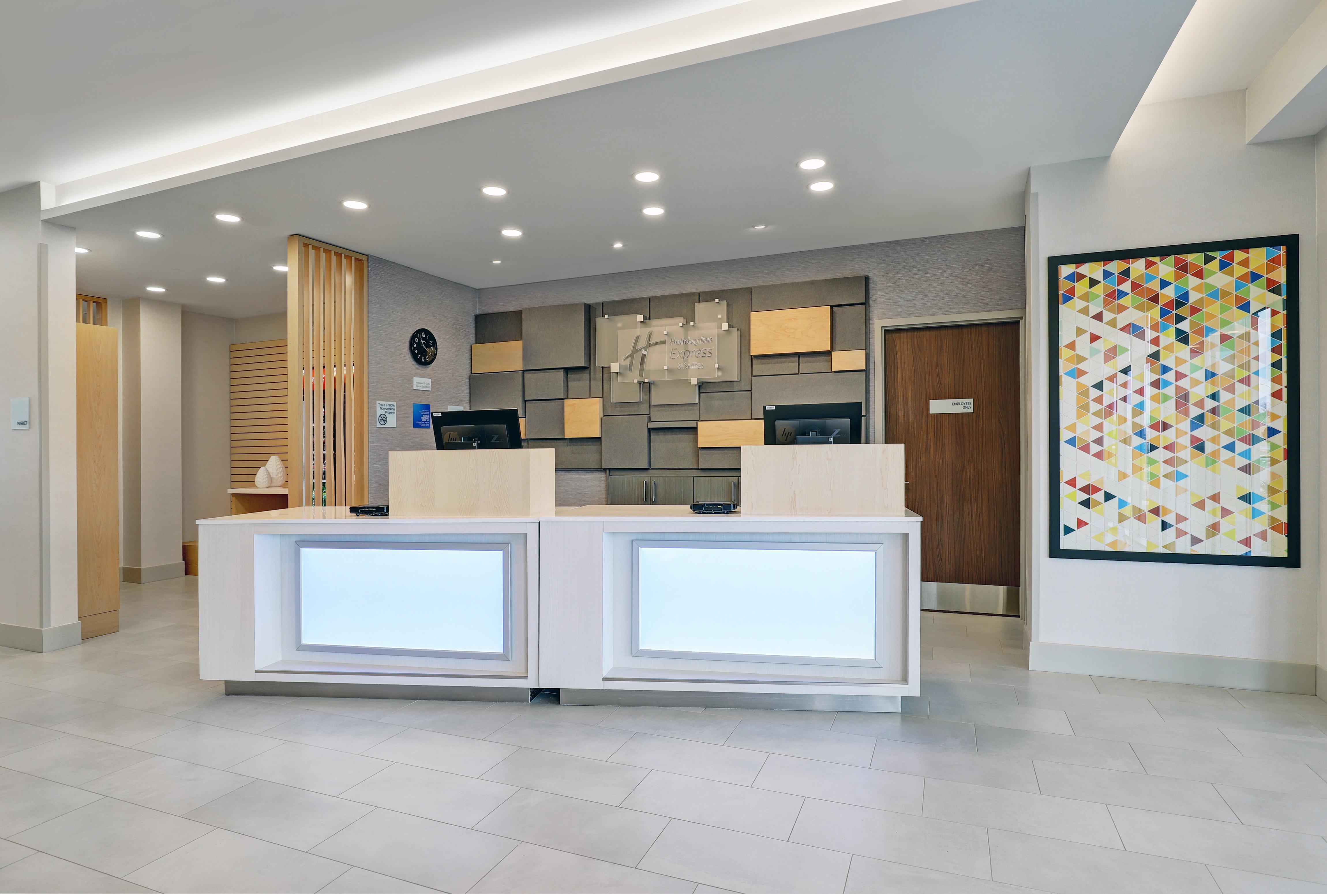 Holiday Inn Express & Suites - Порт Елгин Екстериор снимка